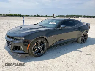 2021 Chevrolet Camaro 1LT z VIN 1G1FB1RS3M0140430, wystawiony jako Copart lot #57430565 z przebiegiem 33 802 mil mil oraz Szkoda całkowita • Salvage title. Historia ofert i sprzedaży dostępna na DreamBid. Obrazek 1.