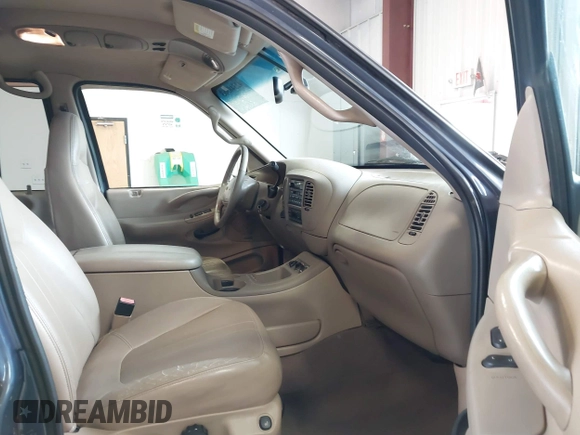 2001 Ford Expedition Eddie Bauer with VIN 1FMPU18L81LB14153, listed as a IAAI auction lot 42348363 with 235,789 mi miles and . Bid and sale history available at DreamBid. Image 5.
