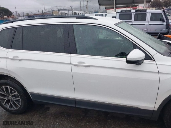2018 Volkswagen Tiguan SEL with VIN 3VV2B7AX4JM140172, listed as a IAAI auction lot 41731061 with 103,459 mi miles. Bid and sale history available at carsss.com. Image 13.