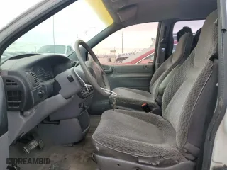 2000 Dodge Caravan with VIN 2B4GP25G4YR791420, listed as a Copart auction lot 83426754 with 141,635 mi miles and Salvage Title. Bid and sale history available at carsss.com. Image 7.