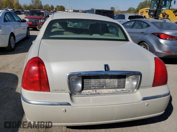 2004 Lincoln Town Car Ultimate z VIN 1LNHM83WX4Y607645, wystawiony jako Copart lot #72791093 z przebiegiem 172 917 mil mil oraz Szkody całkowita. Historia ofert i sprzedaży dostępna na DreamBid. Obrazek 6.