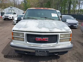 1999 GMC Suburban with VIN 1GKFK16R4XJ798754, listed as a IAAI auction lot 41998578 with 266,899 mi miles. Bid and sale history available at carsss.com. Image 6.