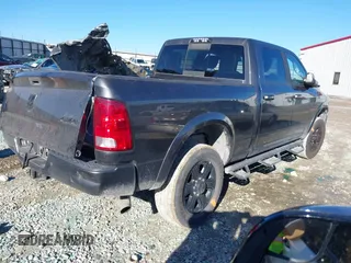 2018 Ram 2500 Big Horn with VIN 3C6UR5DJ8JG341352, listed as a IAAI auction lot 38465028 with 110,201 mi miles. Bid and sale history available at carsss.com. Image 4.