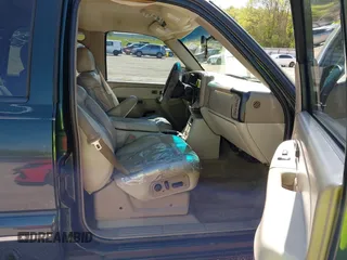 2002 Chevrolet Tahoe LT with VIN 1GNEK13Z52J186557, listed as a IAAI auction lot 42035772 with 1 mi miles. Bid and sale history available at carsss.com. Image 5.