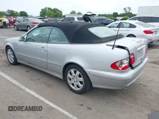 2003 Mercedes-Benz CLK 320 z VIN WDBLK65G73T140340, wystawiony jako IAAI lot #42167129 z przebiegiem 91 618 mil mil oraz . Historia ofert i sprzedaży dostępna na DreamBid. Obrazek 3.