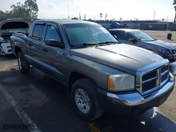 2005 Dodge Dakota SLT with VIN 1D7HE48N75S365305, listed as a IAAI auction lot 41450254 with 181,941 mi miles. Bid and sale history available at carsss.com. Image 1.