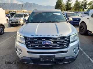 2017 Ford Explorer XLT z VIN 1FM5K7D81HGA03724, wystawiony jako Copart lot #65273065 z przebiegiem 129 554 mil mil oraz Czysty tytuł • Clean title. Historia ofert i sprzedaży dostępna na DreamBid. Obrazek 5.