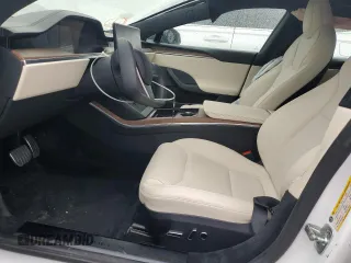 2021 Tesla Model S Long Range z VIN 5YJSA1E5XMF439827, wystawiony jako Copart lot #56117755 z przebiegiem Nie podano mil oraz Szkoda całkowita • Salvage title. Historia ofert i sprzedaży dostępna na DreamBid. Obrazek 7.
