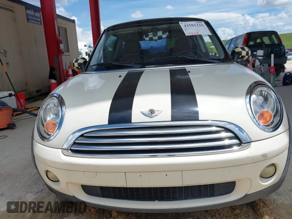 2007 MINI Hardtop with VIN WMWMF33557TL67653, listed as a IAAI auction lot 42581219 with 147,115 mi miles and . Bid and sale history available at DreamBid. Image 6.