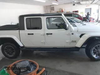 2020 Jeep Gladiator Overland with VIN 1C6HJTFG7LL139896, listed as a IAAI auction lot 41347570 with 98,484 mi miles and . Bid and sale history available at DreamBid. Image 14.