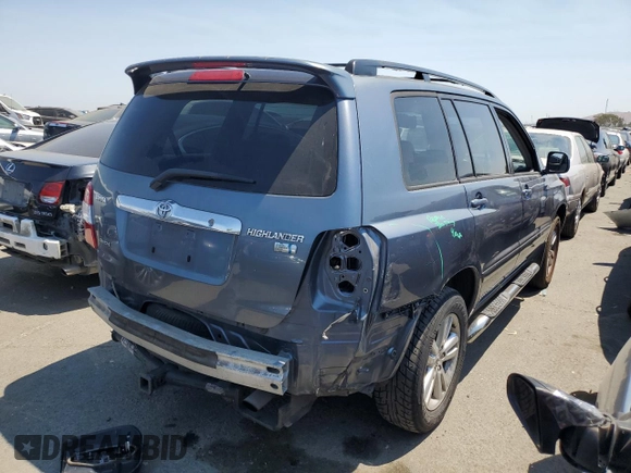 2006 Toyota Highlander Hybrid with VIN JTEEW21A960029945, listed as a Copart auction lot 62563614 with 180,196 mi miles and Salvage Title. Bid and sale history available at carsss.com. Image 3.