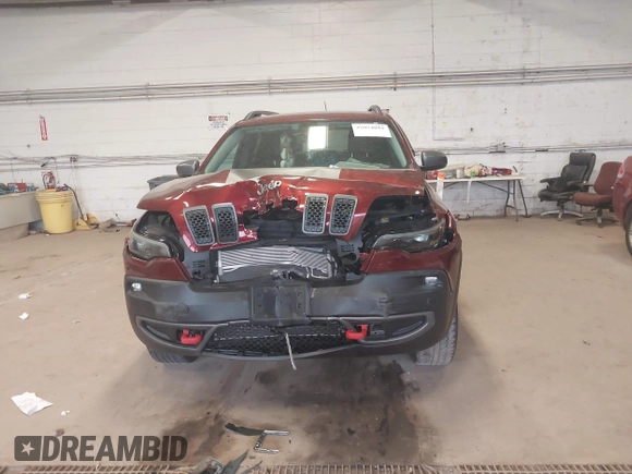 2019 Jeep Cherokee Trailhawk z VIN 1C4PJMBX0KD361981, wystawiony jako IAAI lot #42074093 z przebiegiem 56 989 mil mil oraz . Historia ofert i sprzedaży dostępna na DreamBid. Obrazek 12.