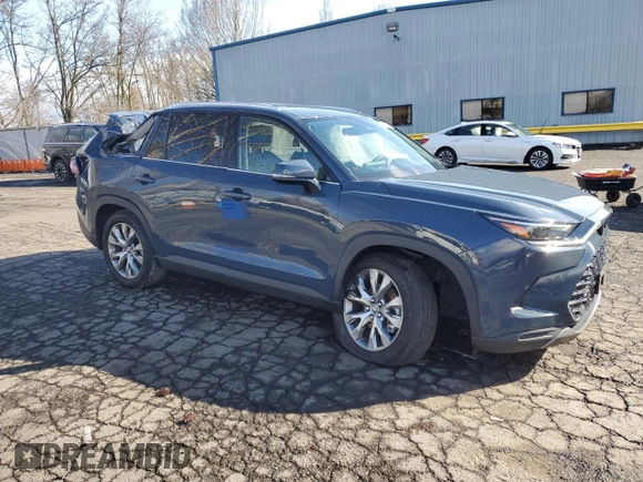 2024 Toyota Highlander XLE z VIN 5TDAAAB57RS013905, wystawiony jako Copart lot #48954735 z przebiegiem 9 006 mil mil oraz Szkoda całkowita • Salvage title. Historia ofert i sprzedaży dostępna na DreamBid. Obrazek 4.