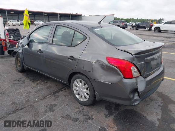 2017 Nissan Versa SV z VIN 3N1CN7AP3HL855554, wystawiony jako IAAI lot #42006848 z przebiegiem 155 485 mil mil oraz . Historia ofert i sprzedaży dostępna na DreamBid. Obrazek 3.