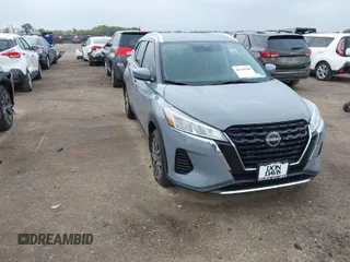 2024 Nissan Kicks SV with VIN 3N1CP5CV3RL576777, listed as a IAAI auction lot 40766968 with 1,403 mi miles. Bid and sale history available at carsss.com. Image 1.