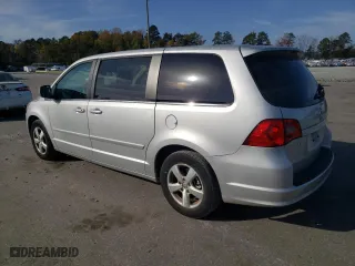 2010 Volkswagen Routan SE with VIN 2V4RW3D10AR322967, listed as a Copart auction lot 79438404 with 194,669 mi miles and Salvage Title. Bid and sale history available at carsss.com. Image 2.