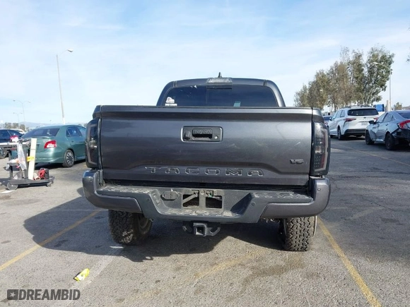 2021 Toyota Tacoma 2WD SR5 with VIN 3TMAZ5CN8MM152559, listed as a IAAI auction lot 41424914 with 52,833 mi miles. Bid and sale history available at carsss.com. Image 17.
