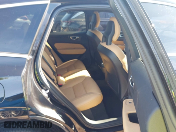 2018 Volvo XC60 Momentum with VIN YV4A22RK3J1040015, listed as a IAAI auction lot 42098399 with 57,130 mi miles and . Bid and sale history available at DreamBid. Image 8.