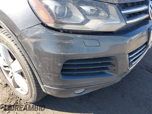 2013 Volkswagen Touareg Exec z VIN WVGEF9BP9DD011799, wystawiony jako IAAI lot #41615162 z przebiegiem 137 054 mil mil oraz . Historia ofert i sprzedaży dostępna na DreamBid. Obrazek 20.