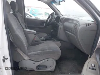 2004 Chevrolet TrailBlazer LT with VIN 1GNDT13S242213397, listed as a IAAI auction lot 41497865 with 196,901 mi miles. Bid and sale history available at carsss.com. Image 5.