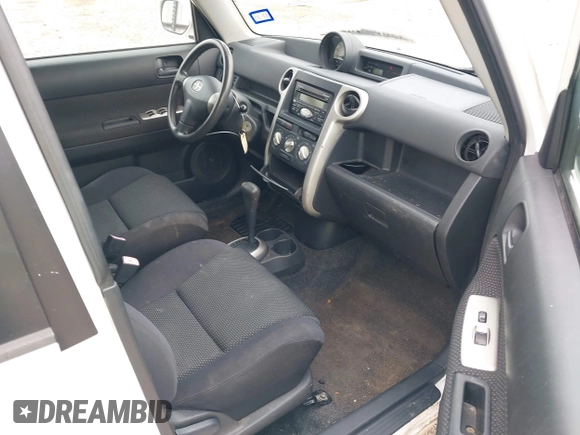 2005 Scion xB z VIN JTLKT324154018321, wystawiony jako IAAI lot #42189716 z przebiegiem 204 574 mil mil oraz . Historia ofert i sprzedaży dostępna na DreamBid. Obrazek 5.