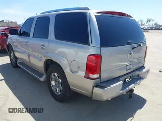 2005 Cadillac Escalade z VIN 1GYEC63N65R249827, wystawiony jako IAAI lot #42247650 z przebiegiem 254 052 mil mil oraz . Historia ofert i sprzedaży dostępna na DreamBid. Obrazek 3.