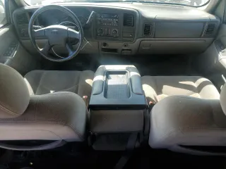 2004 GMC Yukon SLE z VIN 1GKEC13V94R131511, wystawiony jako Copart lot #53184435 z przebiegiem 163 917 mil mil oraz Tytuł czysty. Historia ofert i sprzedaży dostępna na DreamBid. Obrazek 8.