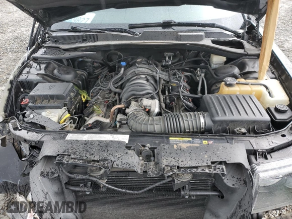 2005 Chrysler 300 C z VIN 2C3JA63H75H570025, wystawiony jako Copart lot #57563115 z przebiegiem 82 181 mil mil oraz Szkoda całkowita • Salvage title. Historia ofert i sprzedaży dostępna na DreamBid. Obrazek 11.