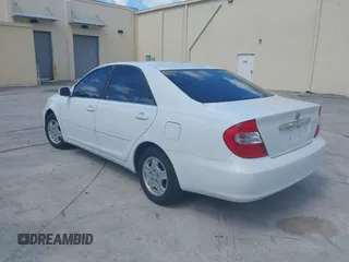 2002 Toyota Camry XLE z VIN 4T1BF32K42U007564, wystawiony jako IAAI lot #42534864 z przebiegiem 133 850 mil mil oraz . Historia ofert i sprzedaży dostępna na DreamBid. Obrazek 3.