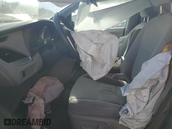 2019 Toyota Sienna LE Auto Access Seat with VIN 5TDKZ3DC9KS017027, listed as a Copart auction lot 46570375 with 82,350 mi miles and Salvage Title. Bid and sale history available at DreamBid. Image 7.
