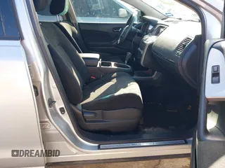 2011 Nissan Murano SL z VIN JN8AZ1MU0BW055971, wystawiony jako IAAI lot #42455292 z przebiegiem 206 390 mil mil oraz . Historia ofert i sprzedaży dostępna na DreamBid. Obrazek 5.