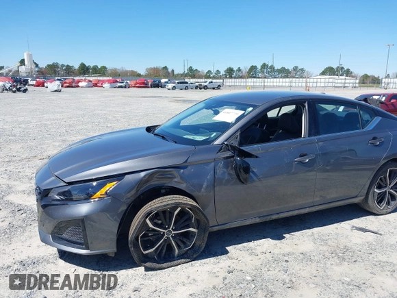 2025 Nissan Altima SR with VIN 1N4BL4CV1SN308241, listed as a IAAI auction lot 41807739 with 13,927 mi miles and . Bid and sale history available at DreamBid. Image 6.