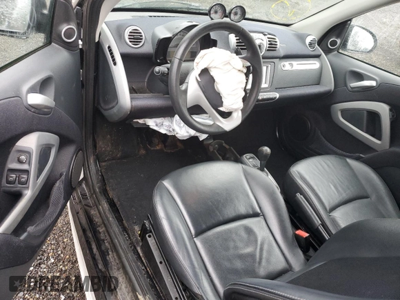 2013 Smart fortwo Passion z VIN WMEEK3BAXDK659870, wystawiony jako Copart lot #86387504 z przebiegiem 72 638 mil mil oraz Szkoda całkowita • Salvage title. Historia ofert i sprzedaży dostępna na DreamBid. Obrazek 8.