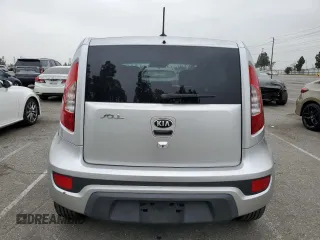 2013 Kia Soul + z VIN KNDJT2A62D7482347, wystawiony jako Copart lot #58663005 z przebiegiem 88 952 mil mil oraz Czysty tytuł • Clean title. Historia ofert i sprzedaży dostępna na DreamBid. Obrazek 6.