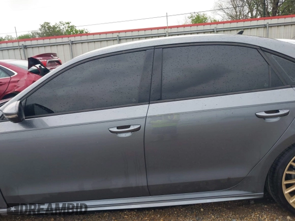2018 Volkswagen Passat S z VIN 1VWAA7A32JC052245, wystawiony jako IAAI lot #41911668 z przebiegiem 51 634 mil mil oraz . Historia ofert i sprzedaży dostępna na DreamBid. Obrazek 14.