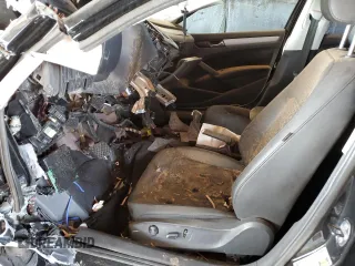 2013 Volkswagen Passat SE z VIN 1VWBP7A39DC076081, wystawiony jako Copart lot #57167695 z przebiegiem Nie podano mil oraz Szkoda całkowita • Salvage title. Historia ofert i sprzedaży dostępna na DreamBid. Obrazek 7.