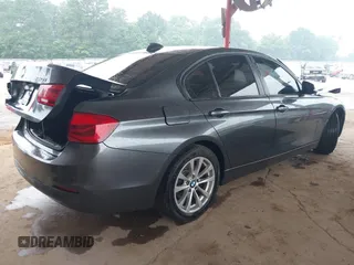 2016 BMW 3 Series 320i z VIN WBA8A9C54GK617747, wystawiony jako IAAI lot #42342518 z przebiegiem Nie podano mil oraz . Historia ofert i sprzedaży dostępna na DreamBid. Obrazek 4.
