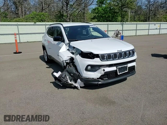 2023 Jeep Compass Latitude z VIN 3C4NJDBN3PT552804, wystawiony jako Copart lot #59872285 z przebiegiem 23 310 mil mil oraz Szkoda całkowita • Salvage title. Historia ofert i sprzedaży dostępna na DreamBid. Obrazek 14.