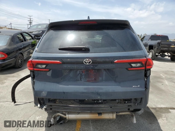 2024 Toyota Highlander XLE z VIN 5TDAAAA58RS001022, wystawiony jako Copart lot #56607315 z przebiegiem 10 763 mil mil oraz Szkoda całkowita • Salvage title. Historia ofert i sprzedaży dostępna na DreamBid. Obrazek 6.