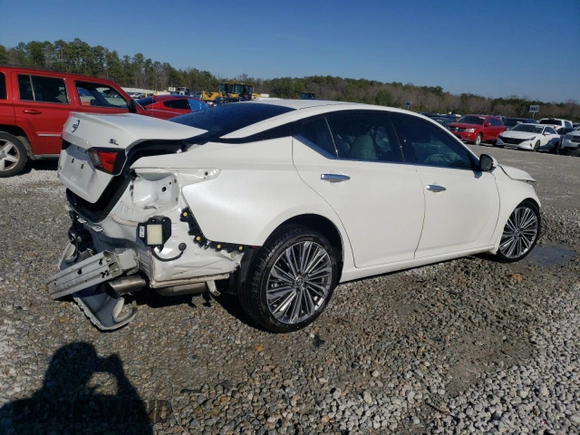 2023 Nissan Altima SL with VIN 1N4BL4EV7PN302500, listed as a Copart auction lot 42050125 with 36,016 mi miles and Salvage Title. Bid and sale history available at DreamBid. Image 3.