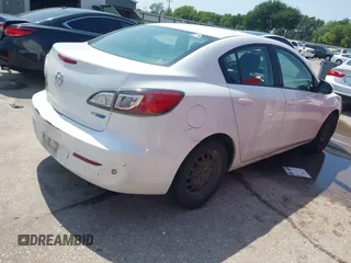 2013 Mazda 3 i Sport z VIN JM1BL1UP8D1801031, wystawiony jako IAAI lot #42207191 z przebiegiem 221 969 mil mil oraz . Historia ofert i sprzedaży dostępna na DreamBid. Obrazek 4.