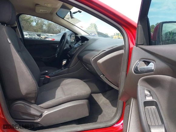 2016 Ford Focus SE with VIN 1FADP3K26GL288926, listed as a IAAI auction lot 41820097 with 189,539 mi miles. Bid and sale history available at carsss.com. Image 5.