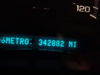 2004 Chevrolet Tahoe LT z VIN 1GNEK13Z94R274726, wystawiony jako IAAI lot #41496126 z przebiegiem 342 882 mil mil oraz . Historia ofert i sprzedaży dostępna na DreamBid. Obrazek 7.