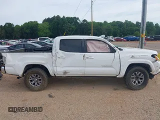 2017 Toyota Tacoma SR5 z VIN 5TFAZ5CN9HX040563, wystawiony jako IAAI lot #42274119 z przebiegiem 244 422 mil mil oraz . Historia ofert i sprzedaży dostępna na DreamBid. Obrazek 13.