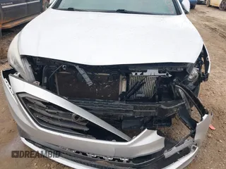 2015 Hyundai Sonata Sport with VIN 5NPE34AB1FH088637, listed as a IAAI auction lot 41455927 with 194,232 mi miles and . Bid and sale history available at carsss.com. Image 6.
