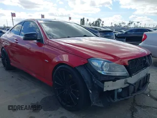 2013 Mercedes-Benz C 250 z VIN WDDGJ4HB3DG060396, wystawiony jako IAAI lot #41519502 z przebiegiem 119 252 mil mil oraz . Historia ofert i sprzedaży dostępna na DreamBid. Obrazek 1.