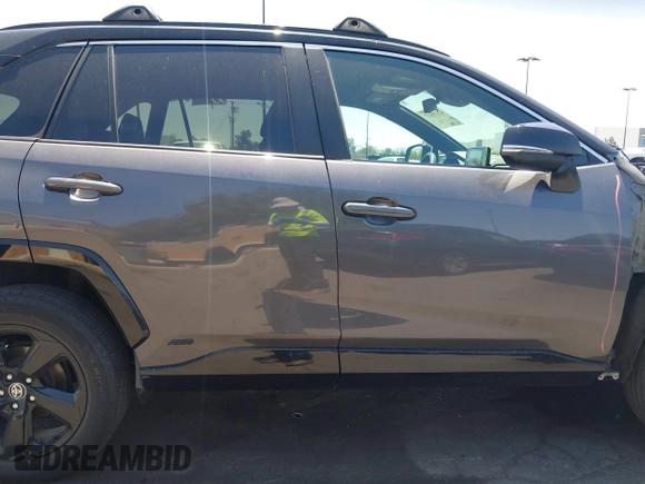 2021 Toyota RAV4 Hybrid XSE with VIN 2T3E6RFVXMW016803, listed as a IAAI auction lot 42135617 with 40,898 mi miles and . Bid and sale history available at DreamBid. Image 14.