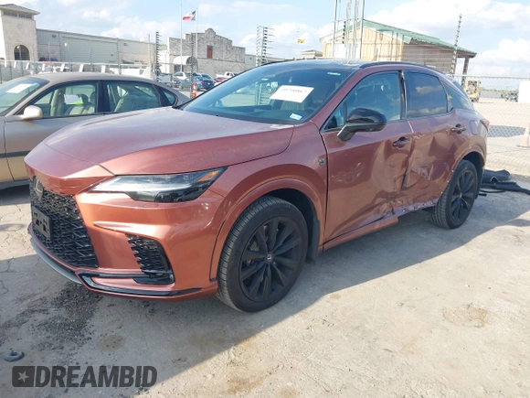 2024 Lexus RX 500h F Sport Performance z VIN 2T2BCMEA8RC014297, wystawiony jako IAAI lot #40790867 z przebiegiem 8 417 mil mil oraz . Historia ofert i sprzedaży dostępna na DreamBid. Obrazek 18.