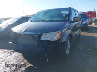 2010 Chrysler Town & Country Touring z VIN 2A4RR5D19AR298644, wystawiony jako IAAI lot #41804796 z przebiegiem 206 439 mil mil oraz . Historia ofert i sprzedaży dostępna na DreamBid. Obrazek 19.