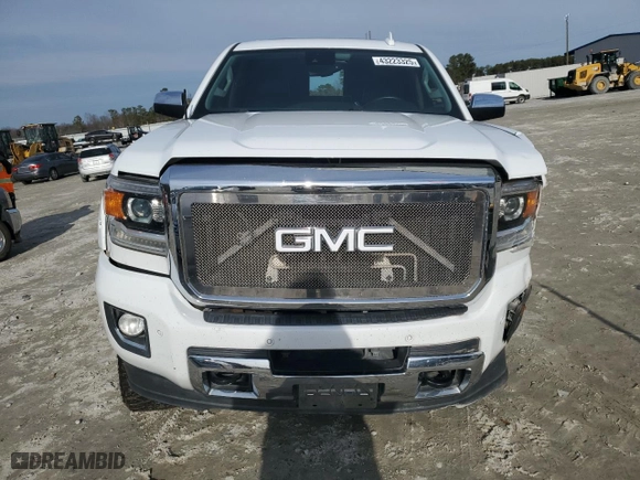 2017 GMC Sierra 2500HD Denali with VIN 1GT12UEGXHF169804, listed as a Copart auction lot 43223325 with 121,469 mi miles and Salvage Title. Bid and sale history available at carsss.com. Image 5.